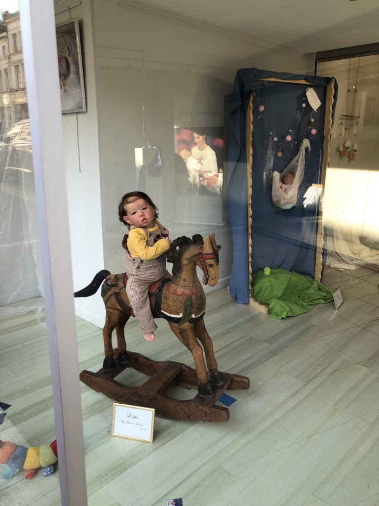 Reborn-france-bébé-poupée-garçon-fille-poupon-enfant-exposition-realiste-nurserie chouchou-boutique