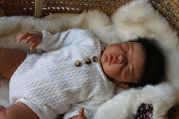 Reborn-métisse-Kit-sterling-allonger-Nurserie-chouchou